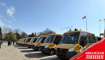 
Третью партию школьных автобусов, подаренных Россией, распределили по районам
