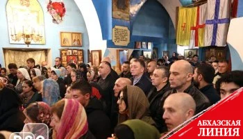 Президент Южной Осетии посетил праздничные богослужения в храмах Цхинвала