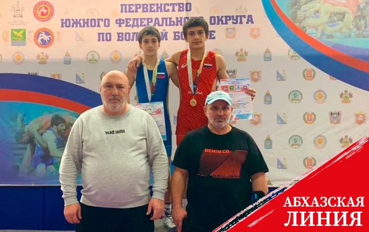 
Данил Допуа и Дамей Кархалава стали призерами первенства ЮФО по вольной борьбе
