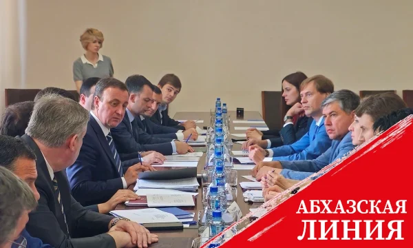 
Владимир Делба провел совещание по вопросам социально-экономического развития Абхазии
