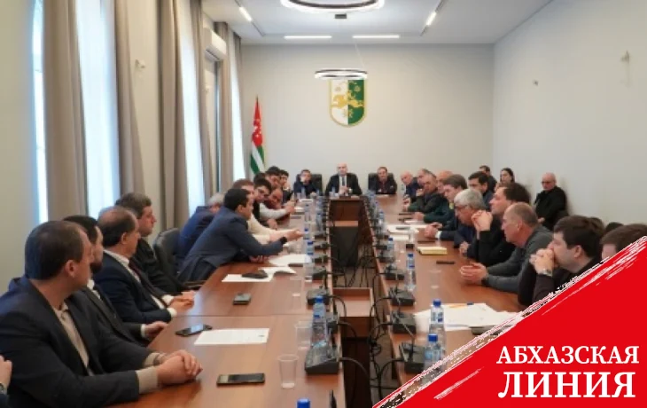 
В Парламенте обсудили ситуацию с поставками нефтепродуктов в Абхазию
 
