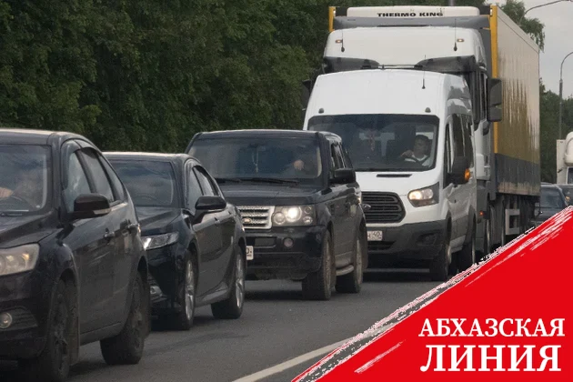 Грузинские водители протестуют против растаможки в Армении