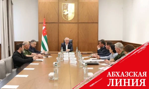 
Бадра Гунба провел совещание по подготовке к празднованию Дня Победы и Независимости
