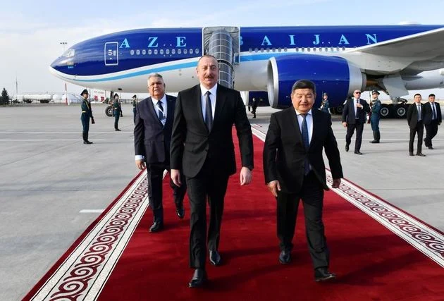 Президент Азербайджана прилетел в Бишкек