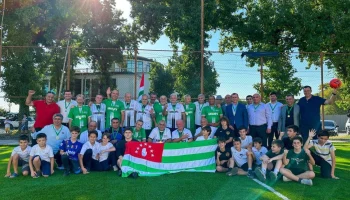 Ветераны Восточного фронта одержали победу в товарищеском футбольном матче