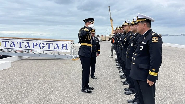 Дружественный визит российских кораблей начался в Баку