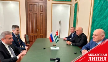 
Аслан Бжания принял первого заместителя губернатора Архангельской области Ваге Петросяна
