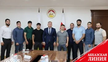 Президент Южной Осетии встретился со спортсменами – участниками игр стран БРИКС
