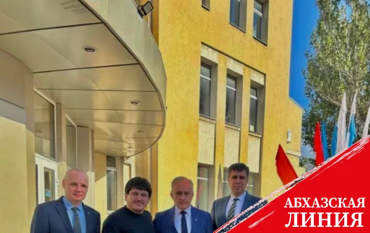 
Делегация мэрии Сухума принимает участие в праздновании Дня города Луганска
