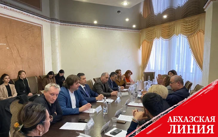 
Сотрудничество Абхазии и России в разных сферах обсудили на кругом столе в Доме Москвы
