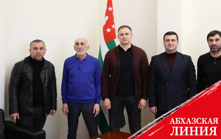 Молодежная сборная России по гребле на байдарках и каноэ тренируется на Скурче