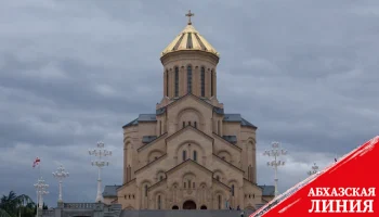В соборе в Грузии облили краской икону со Сталиным