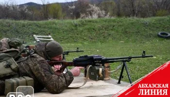 Рота почетного караула Южной Осетии оттачивает навыки по огневой подготовке
