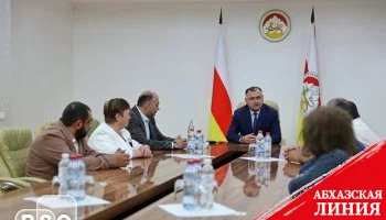 Президент Южной Осетии встретился сотрудниками Комитета промышленности, транспорта и энергетики