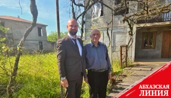 
Ветерана войны Ипполита Гаделия поздравили с 80-летием Великой Победы
