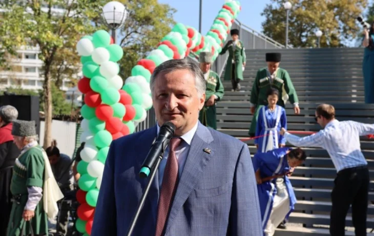 Беслан Эшба: с открытием пешеходного моста через Баслу протяженность набережной Сухума увеличивается на один километр