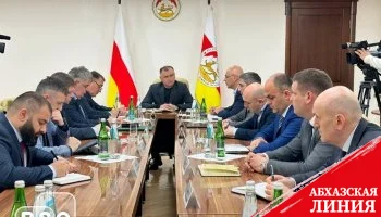Алан Гаглоев провел рабочее совещание по итогам визита в РЮО Сергея Кириенко
