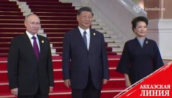 Путин и Си Цзиньпин пообщались "на ногах" в Пекине