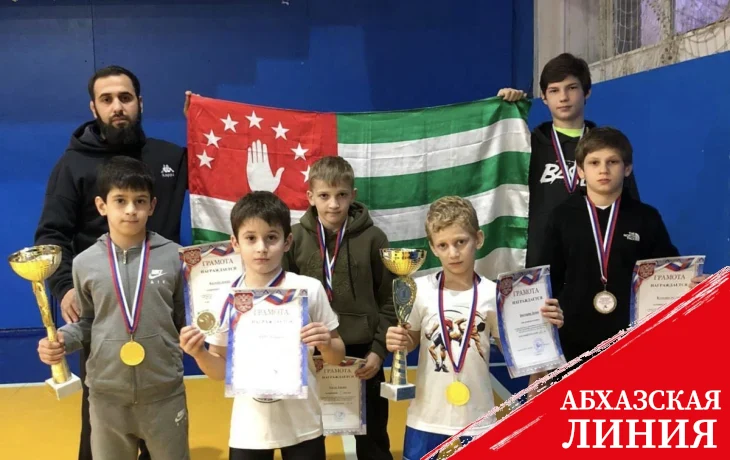 
Абхазские спортсмены стали победителями и призерами турнира по вольной борьбе «Дружба народов»

