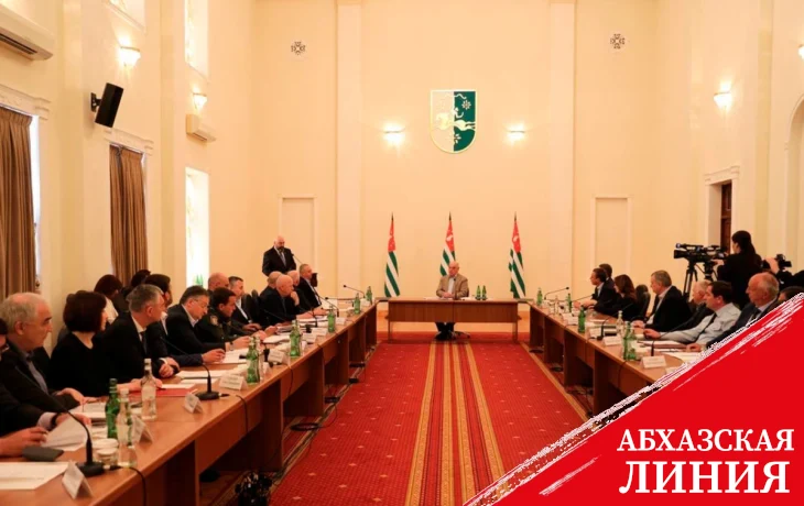 
Как Абхазия готовится к курортному сезону 2024: президент Аслан Бжания провел совещание
 
 
