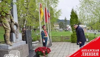 Президент Южной Осетии Алан Гаглоев почтил память жертв землетрясения в Дзауском районе