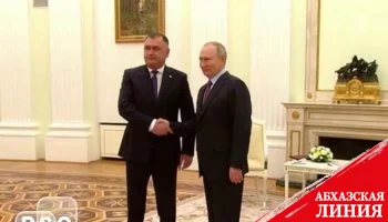 Президент Южной Осетии поздравил Владимира Путина с Днем Победы
