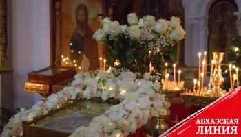 
Надежда на спасение: православные  отмечают Рождество Христово
