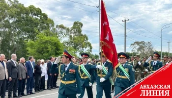 
Президент Аслан Бжания
почтил память воинов, погибших во время высадки тамышского десанта
