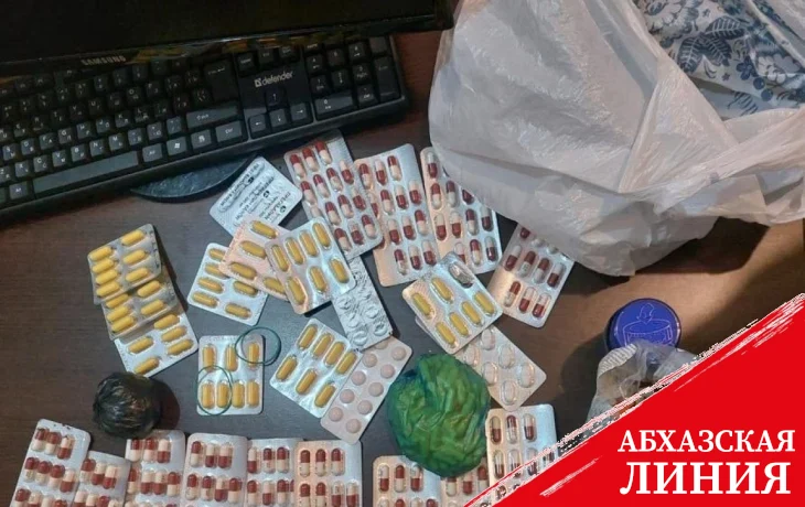 
Психотропные вещества в крупном размере изъяли у гражданина Абхазии на таможенном посту «Псоу»
 
