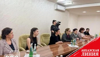 Президент Южной Осетии встретился с представителями организации «Матери Беслана»