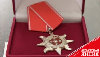 
Григорий Еник и Мухамед Бли награждены орденом  «Ахьдз-Апша» III степени
