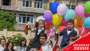 
Детский омбудсмен Мактина Джинджолия поздравила школьников с окончанием учебного года
