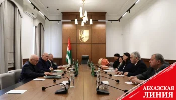 Аслан Бжания встретился с судьями Конституционного суда Абхазии 
