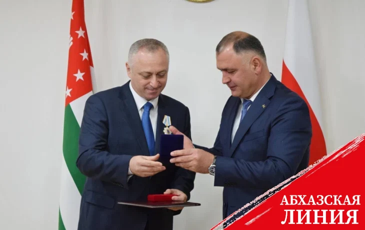 
Президент Абхазии награжден Орденом Дружбы Республики Южная Осетия

