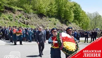 Президент Южной Осетии принял участие в траурном мероприятии, посвященном 33-й годовщине Зарской трагедии