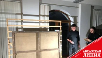 Российские реставраторы приступили к изучению картин, уцелевших от пожара в ЦВЗ