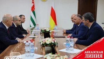 Алан Гаглоев встретился с делегацией Абхазии