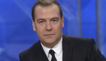 Дмитрий Медведев поздравил Аслана Бжания с Днем Победы