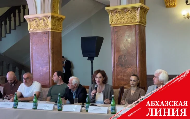 
Эльвира Арсалия: после реконструкции в ЦВЗ появится возможность проводить не только выставки, но и культурно-образовательные проекты
 
 
 
