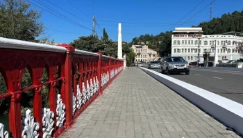 "Красному мосту"через реку Басла вернули его цвет