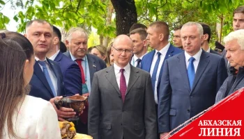 
Президент Бадра Гунба
посетил праздник «Осетинское подворье» в Цхинвале
