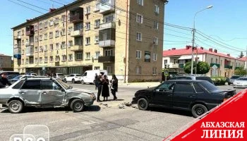В столице Южной Осетии произошло ДТП: пострадали два человека