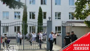 В РЮО более 300 сотрудников заступили на службу по охране правопорядка в период проведения последнего звонка