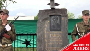 
В селе Кутол  торжественно открыли отреставрированный памятник  летчику Николаю Гайде
 
