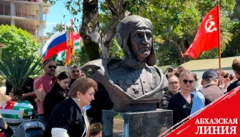 
Памятник Герою Великой Отечественной войны – лётчику Киазыму Агрба открыли в Сухуме
