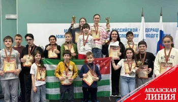 
Абхазские шахматисты приняли участие в праздничном блиц-турнире, посвященном Дню Победы в Великой Отечественной войне в городе Сочи
