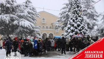 Президент Южной Осетии принял участие в церемонии открытия Республиканской елки