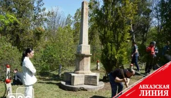 Сотрудники милиции Южной Осетии благоустроили территорию обелиска воинам, погибшим в Великой отечественной войне