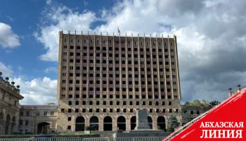 
Аслан Бжания: никаких решений по зданию бывшего Совмина Абхазии еще не принято  
 
