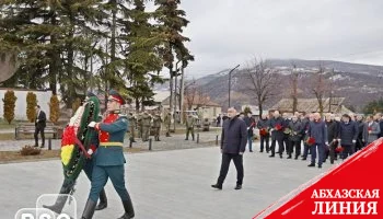 Президент Южной Осетии почтил память павших защитников Отечества